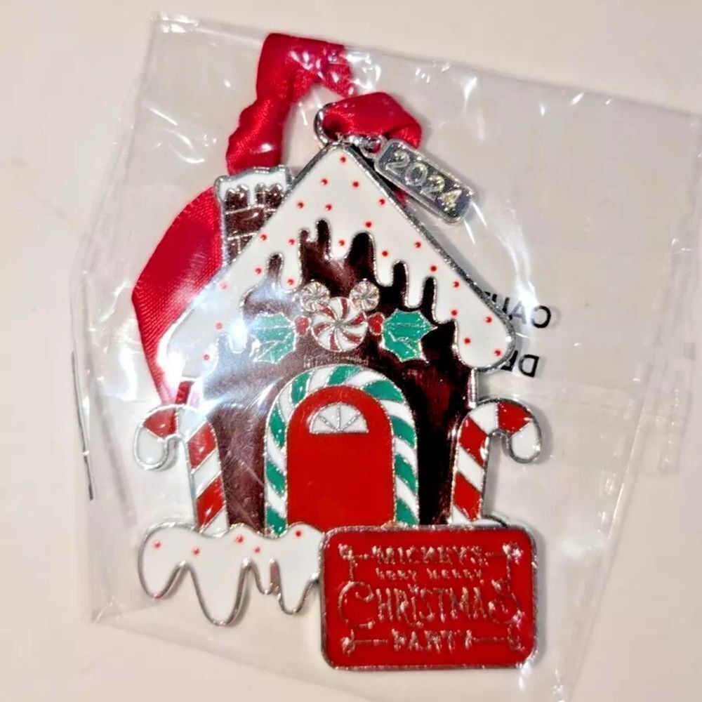Mickey’s Very Merry Christmas Party 2024 Gingerbread House Ornament MVMCP NEW